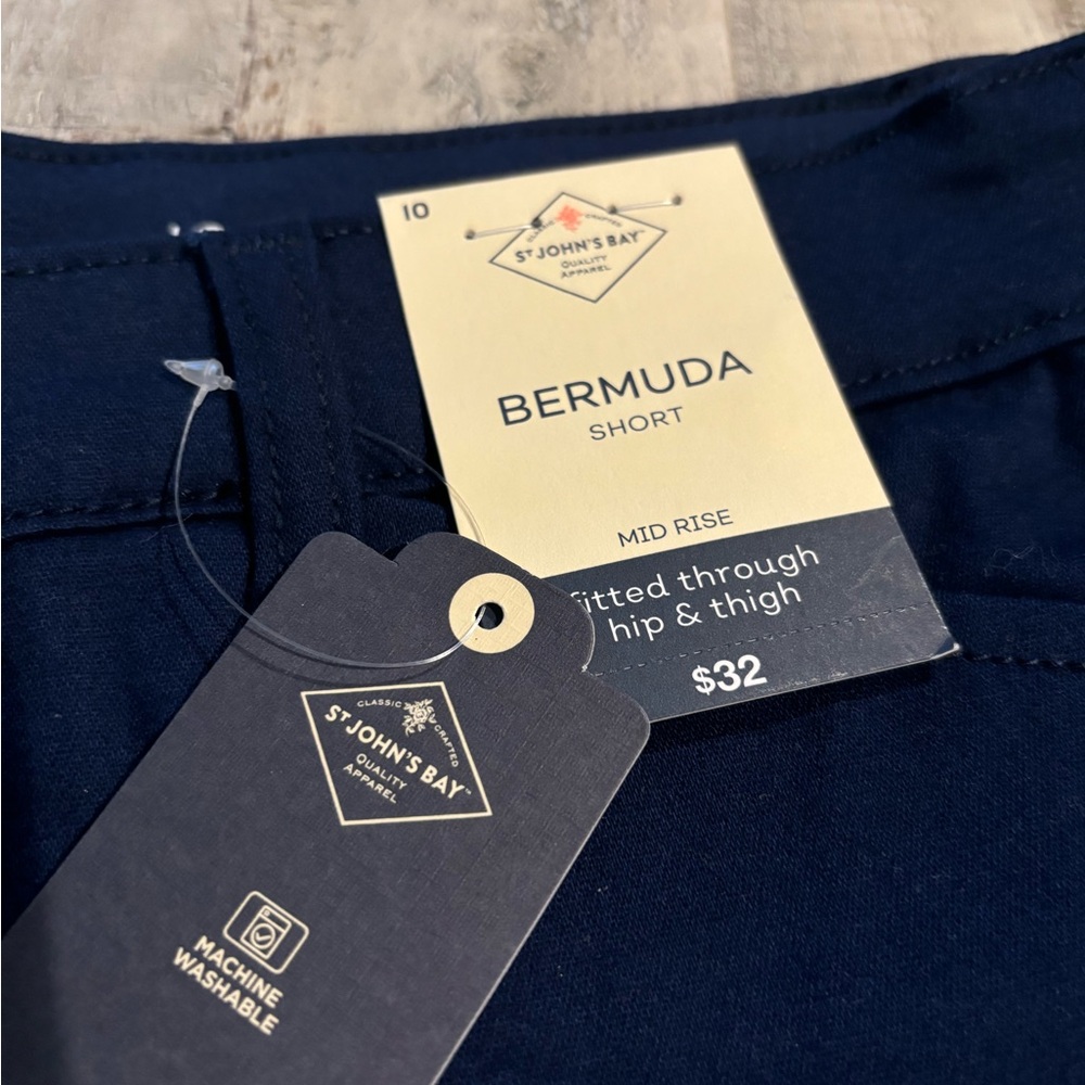 St. John’s Bay Bermuda Shorts Size 10 - Picture 3 of 7